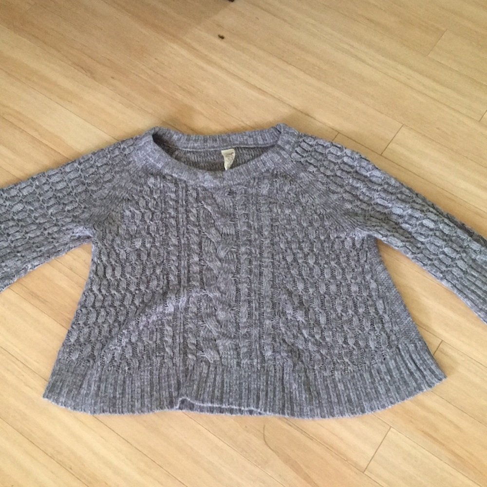 Women’s grey sweater